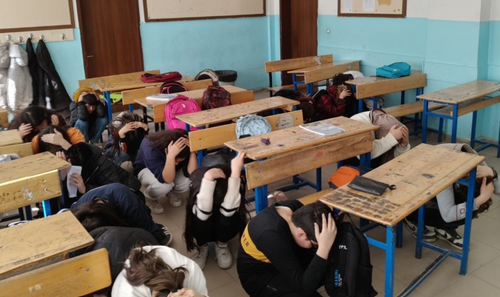 deprem tatbikati ne zaman istanbul ve 6 ilde ayni anda sirenler calacak Afv7Tc7h.jpg