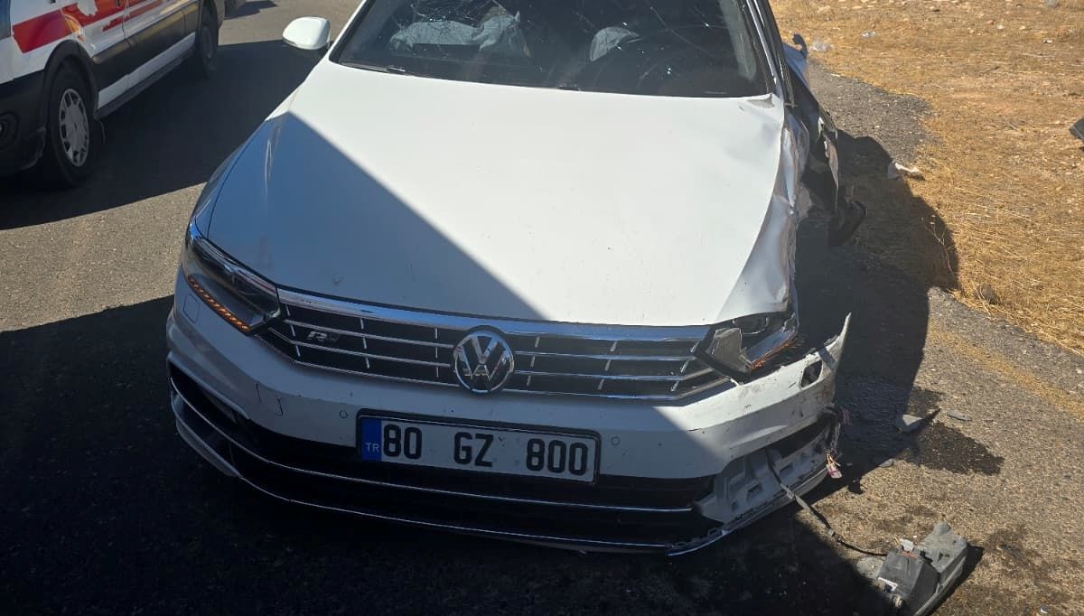 sirnakta kamyonet ve otomobilin carpistigi kazada 8 kisi yaralandi XLDxlSH6