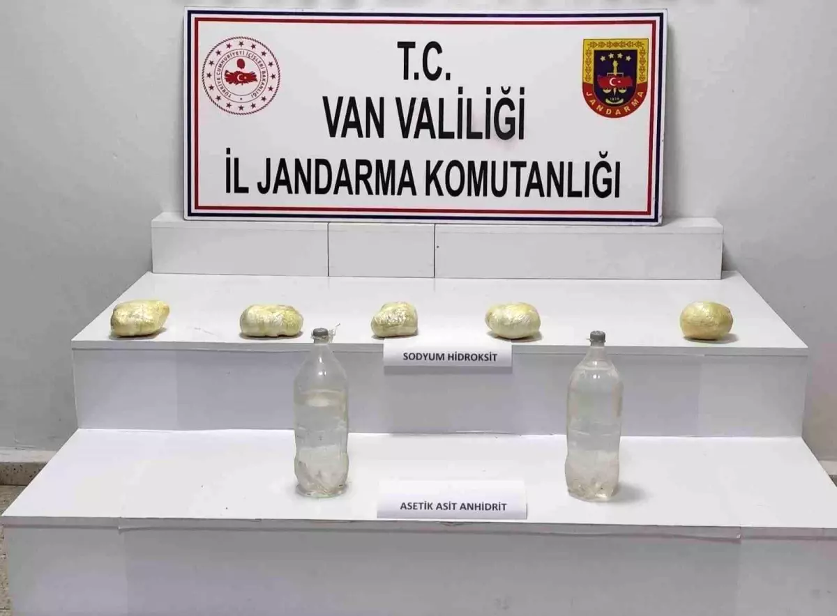vanda uyusturucu operasyonu 4 kilo asetik asit ele gecirildi CUg4yqtk