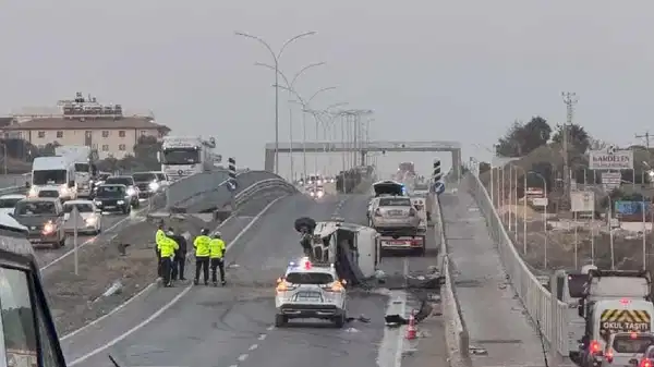 hatayda feci kaza minibus ile otomobil carpisti cok sayida yarali var UsRcgHzV.jpg