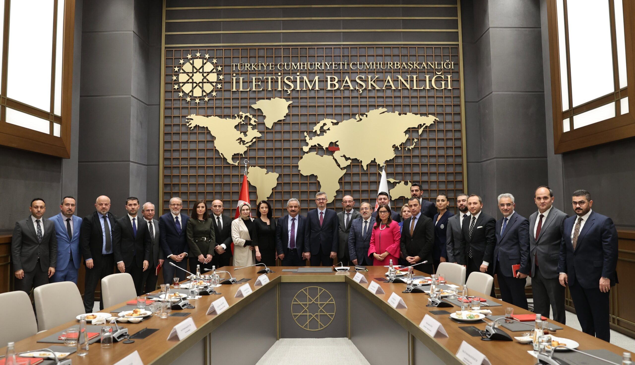 iletisim baskani duran turkiye basin federasyonu heyetini kabul etti biXcIOyt.jpg