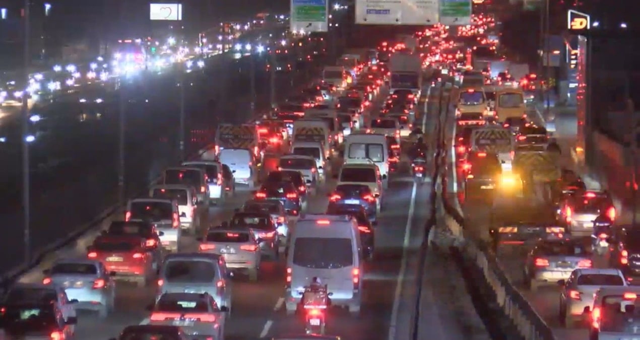 istanbul-trafigi-kipkirmizi-yogunluk-yuzde-90i-buldu-wwJSnxP5.jpg