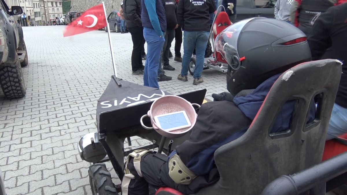 Artvin’de Geri Dönüşüm Temalı Motorsuz Araç Yarışı Heyecanı