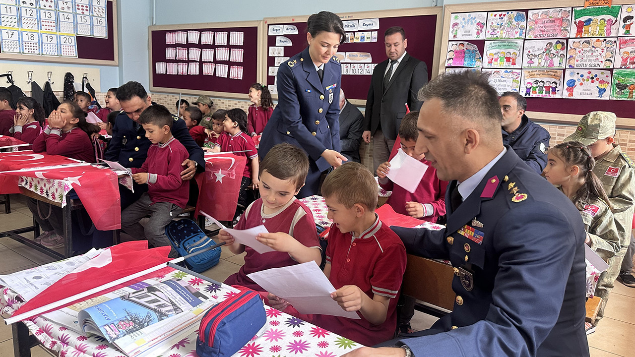 ilk-mektuplarini-yazan-miniklere-mehmetcikten-yanit-rtiUUPNm