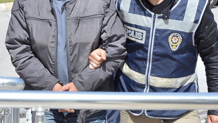 izmir-buyuksehirin-2-sirketine-sorusturma-3-kisi-tutuklandi-bZ3wZrkP