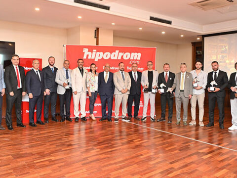 Hipodromcom ana sponsorlugundaki 11 karayel odullerinde yilin basarili safkanlari odullendirildi jRYRcasy