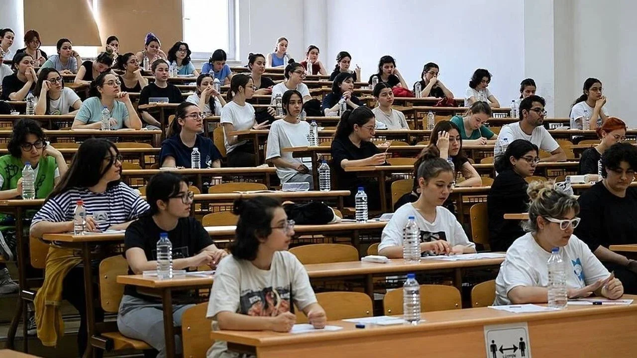 Universite affi cikti mi sartlari ve kapsami nedir 2026 fEMKXm5m